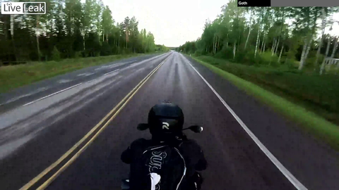 Velcuz doing a 3rd person motorcycle roadtrip
