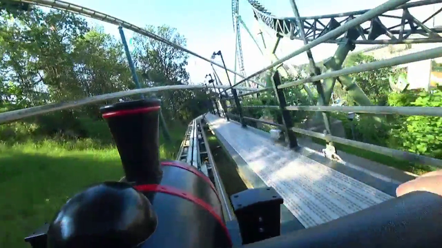 Esfand goes on a rollercoaster.