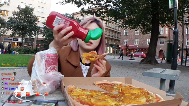 Hachu tries pineapple pizza