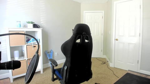 Erobb comes out of the closet