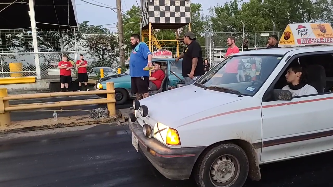 Pizza Hut Vs Papa Johns drag race