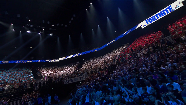 French esports crowd doing French things at the FNCS Globals