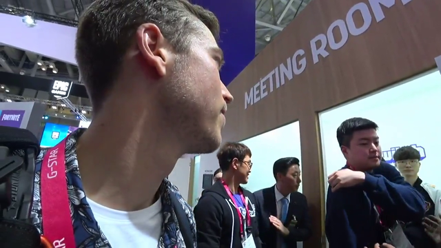 Jake tries to hug Faker