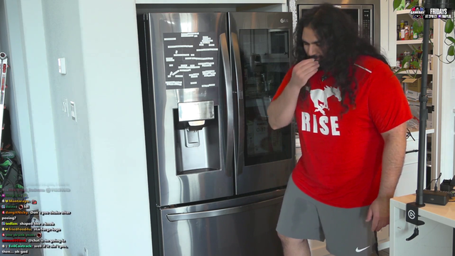 Esfand has bladder problems on stream