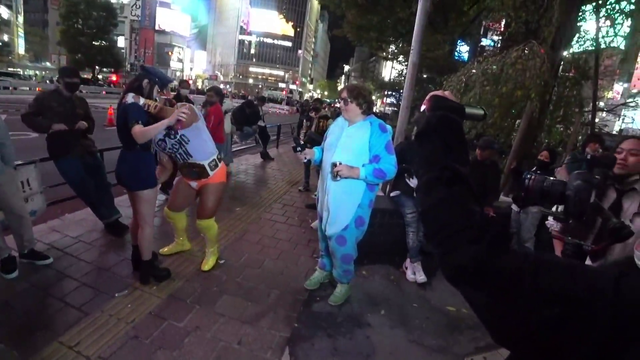 Machoman does human weightlifting and gets too touchy