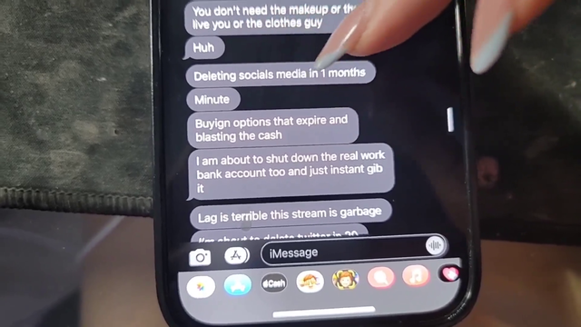 Amouranth shows texts from her abusive husband