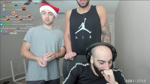 Sliker and Mizkif make an observation about Kandyland's stream