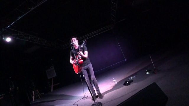 Drake Bell plays the Drake and Josh theme on his first Twitch stream.