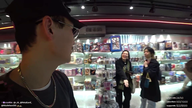 girl wants a photo with Hachubby