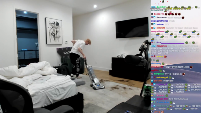 xQc Vaccums For The First Time