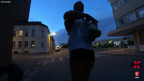 Knut gets grabbed on by random girl on the street after workout