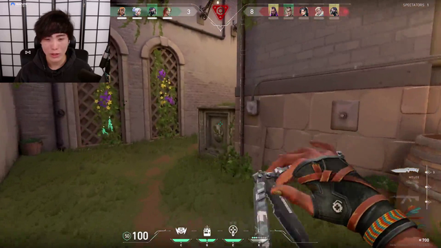 Sykkuno's got a huge flank