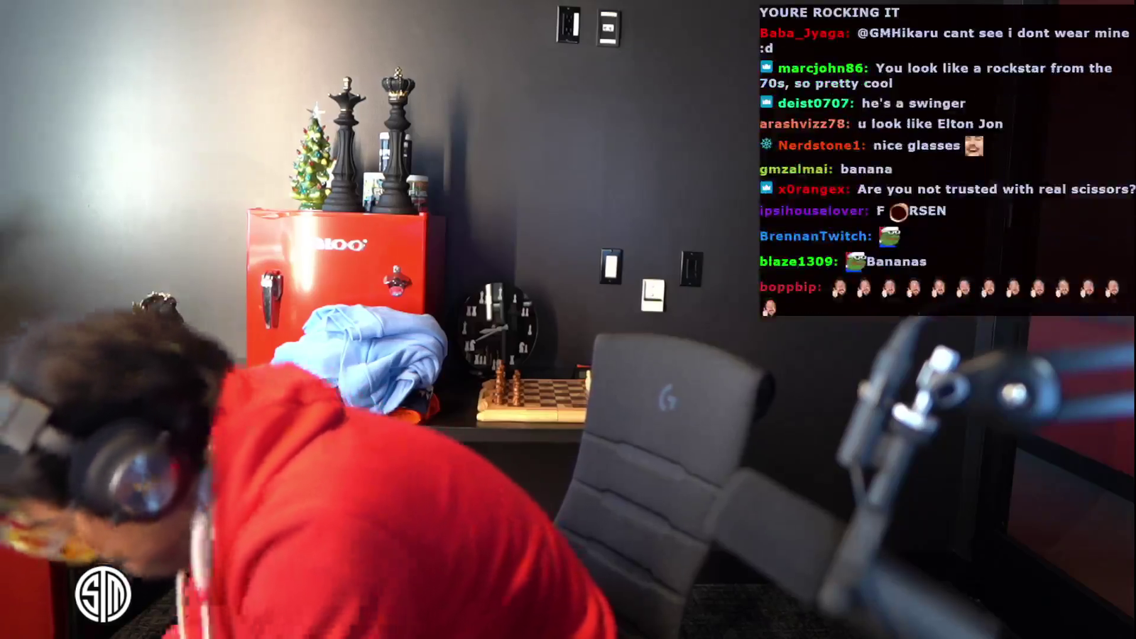 Hikaru forgets to turn off stream after finally realizing NNN is over.