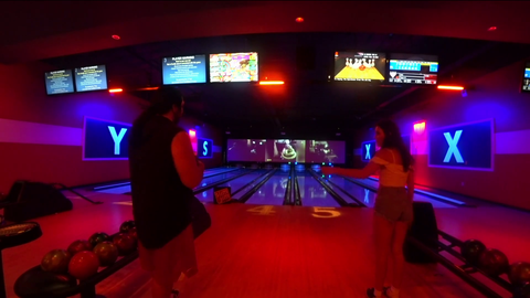 Andrea Botez destroys Esfand in bowling!