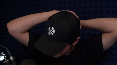 Jericho cuts his hair on stream