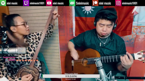 Streamer covers Demon Slayer opening using traditional Chinese instrument