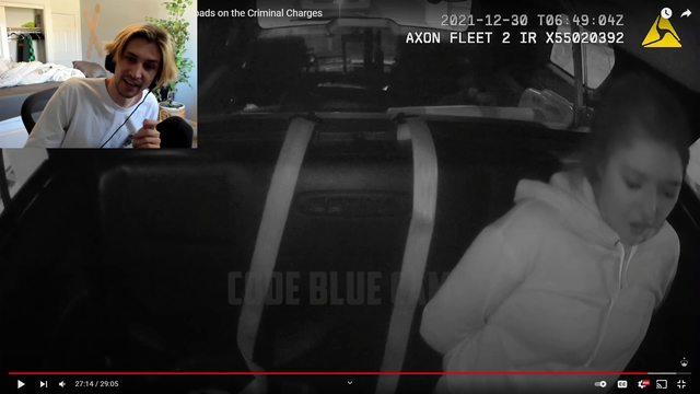 xQc gets roasted by a girl in the video