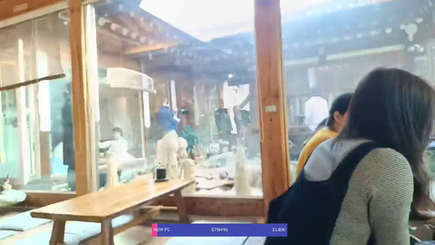 Streamer chilling until he saw a Korean Idol! (Jeon Somi)