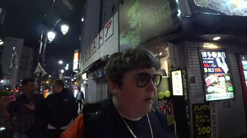 Hyubsama hits a phone out of guys hand and starts being violent on Stream