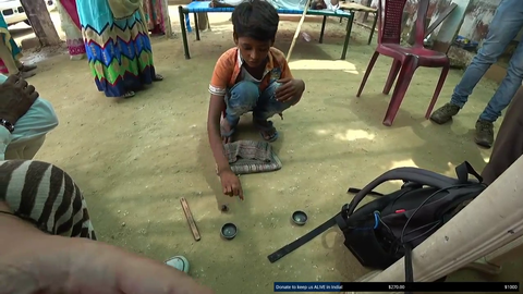 Indian boy fools everyone in roadside Magic trick!