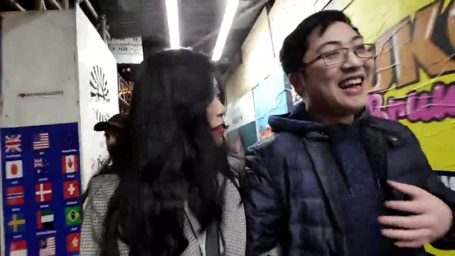 Pickpocket in London doesn't find what he is looking for; returns wallet