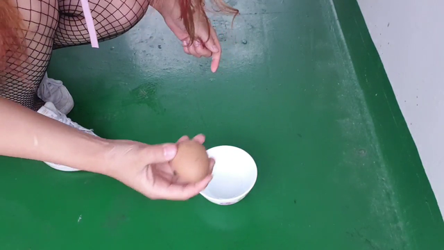 Korean hoarder opens one year old egg left in fridge