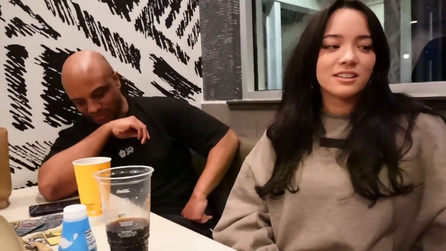 Mizkif does a "reverse elon salute" on stream