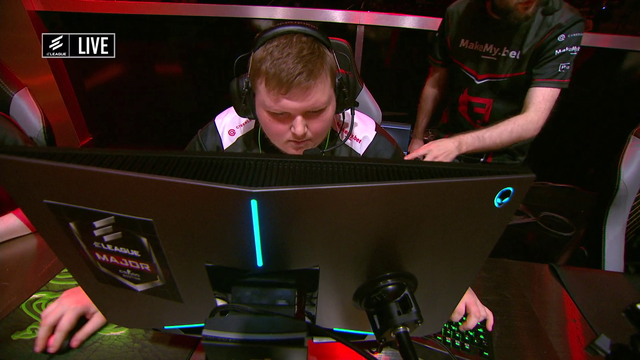 Bloombl4 Gets His First Crowd Sign