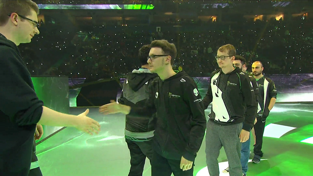 Liquid vs Secret. Respect after game ends.