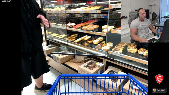 Smell it! Knut takes TheMu shopping