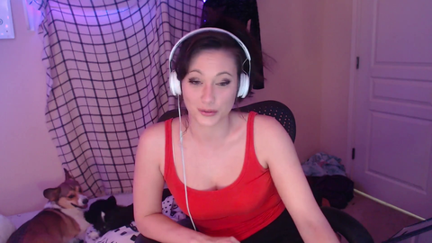 Streamer's dogs get a W