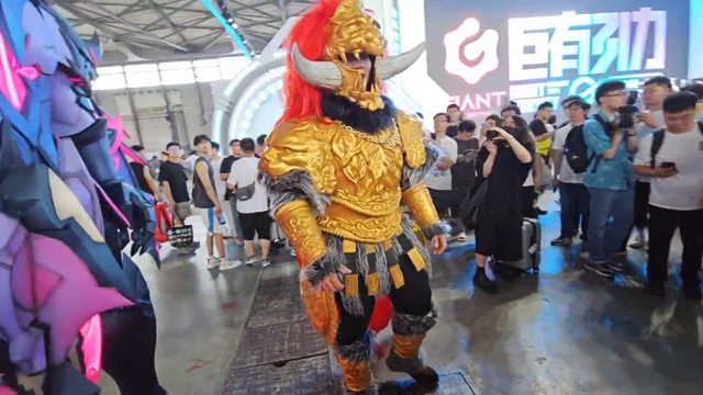 Insane Aatrox cosplay