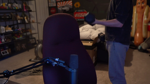 Vei motivates Soda while he lifts weights