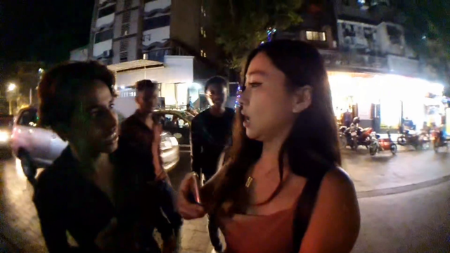 Streamer gets harassed in Mumbai after being too nice