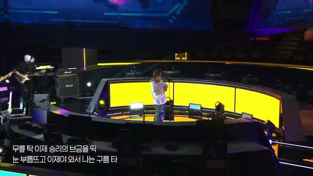 DUDUDUNGA performed @LCK Finals before live studio of Pengus