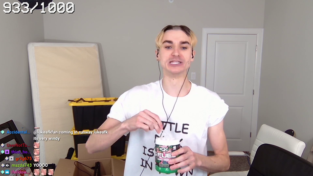 LukeAFKFan Eats Raw XQC Fuel for the Juicer