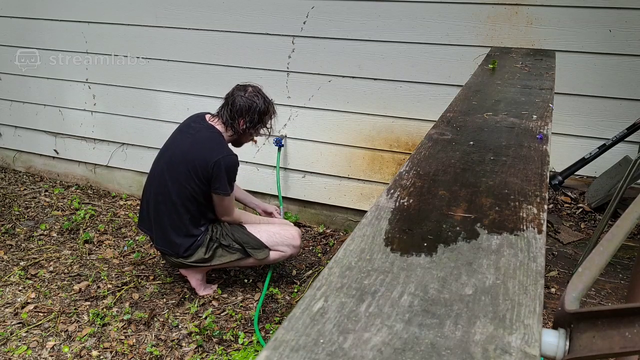 Asmon fixes garden hose