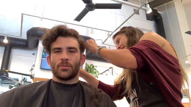 Hasan makes his hairdresser blush