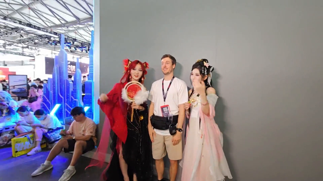 Jake gets graped by 2 Chinese girls