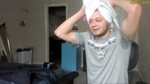 Lrobb wipes his head with actual poop
